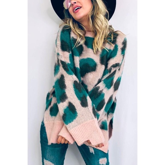 Snow Leopard Sweater - Picture 4 of 5